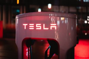 Los vehículos eléctricos de Ford ahora pueden cargarse en los Superchargers de Tesla.
